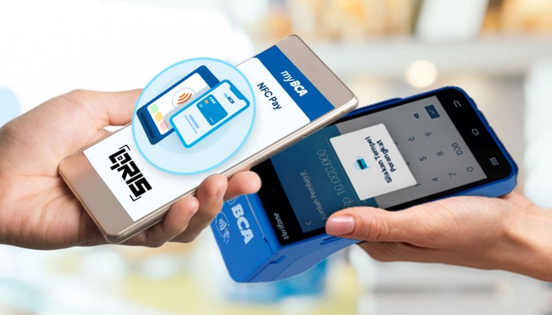 transaksi QRIS melalui layar smartphone